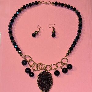 Elegant Black and Gold Necklace Set